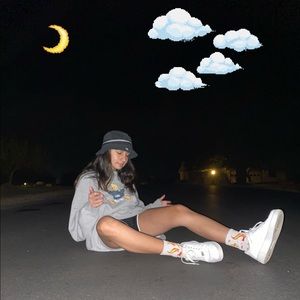 Meet your Posher, Mia